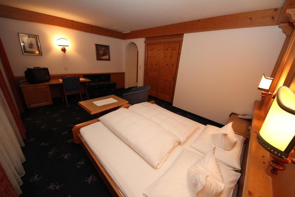 Hotel Almhof Neustift im Stubaital Quarto foto